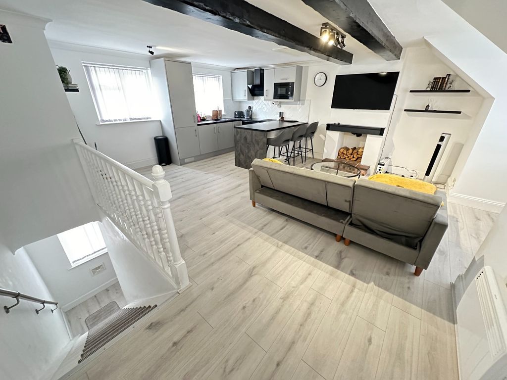 Property photo 1 of 8 4745580