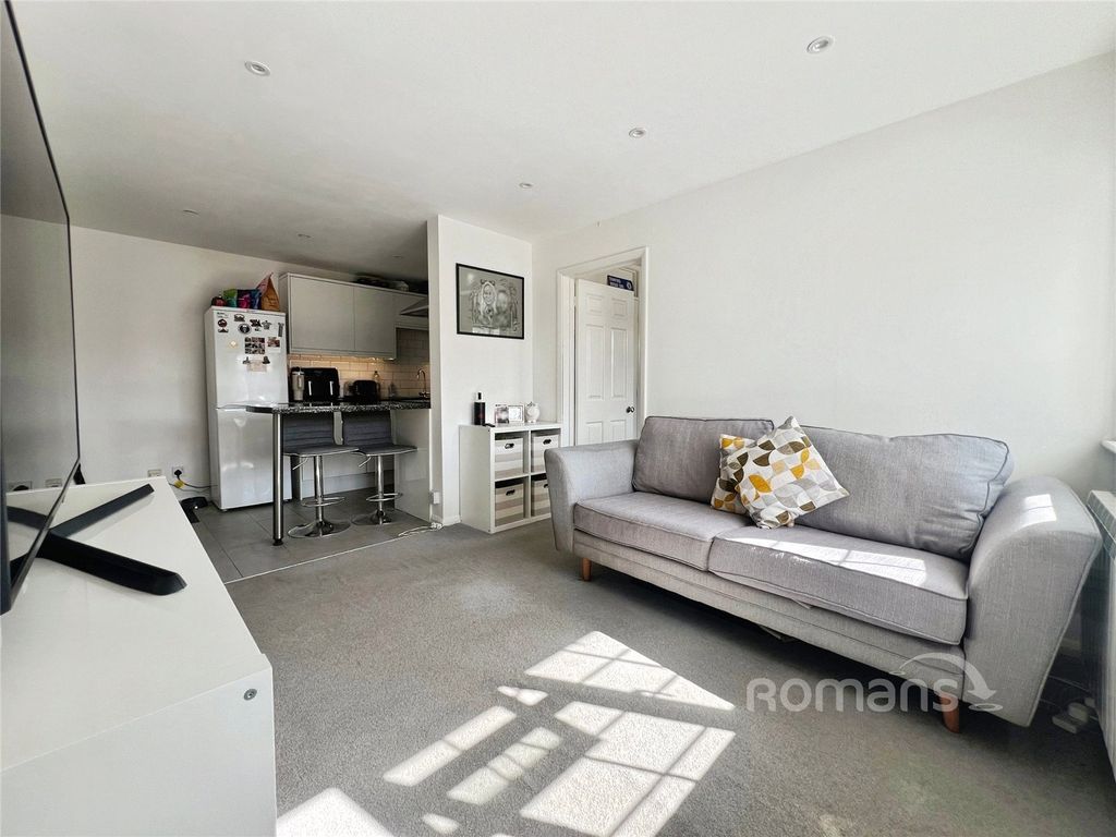 Property photo 2 of 15 Picture No. 17