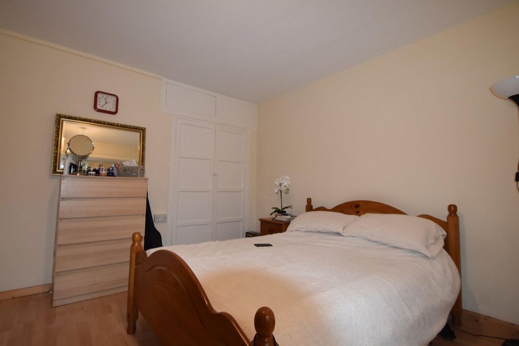 Property photo 3 of 6 Bedroom