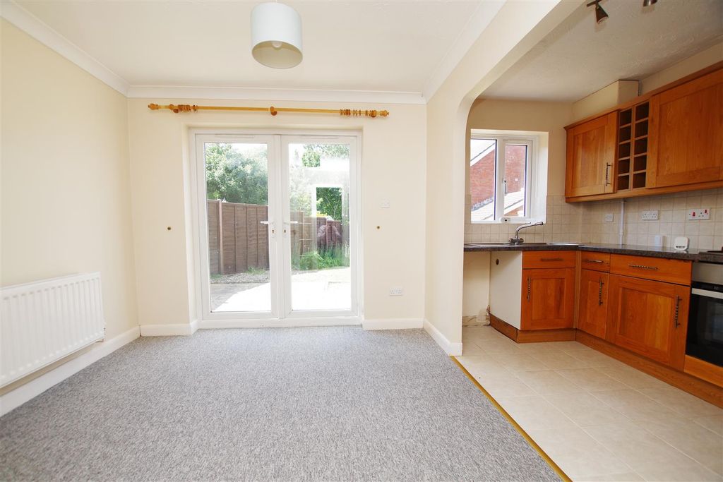 Property photo 3 of 11 Dining Area