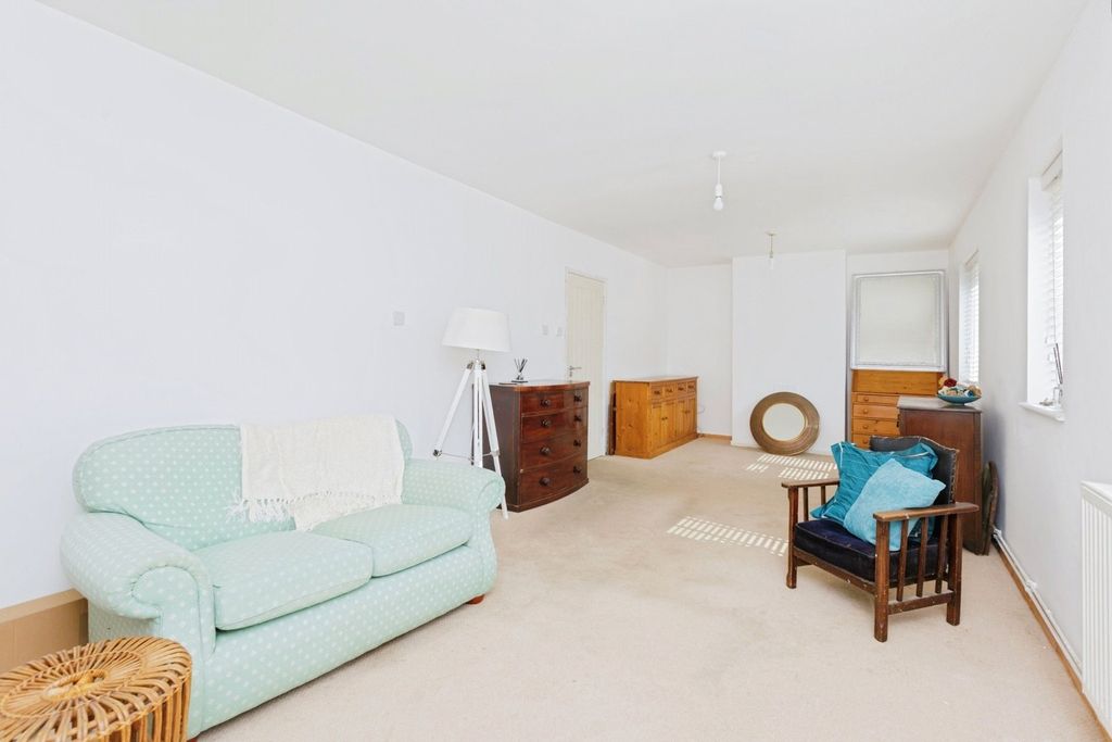 Property photo 3 of 17 Photo