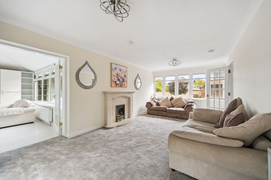 Property photo 3 of 45 Lounge