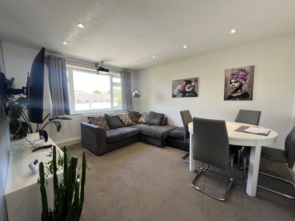 Property photo 3 of 8 Tempimagelpc2Jg.Jpg