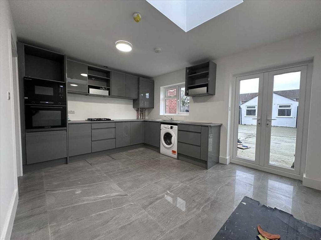 Property photo 2 of 12 Kitchen