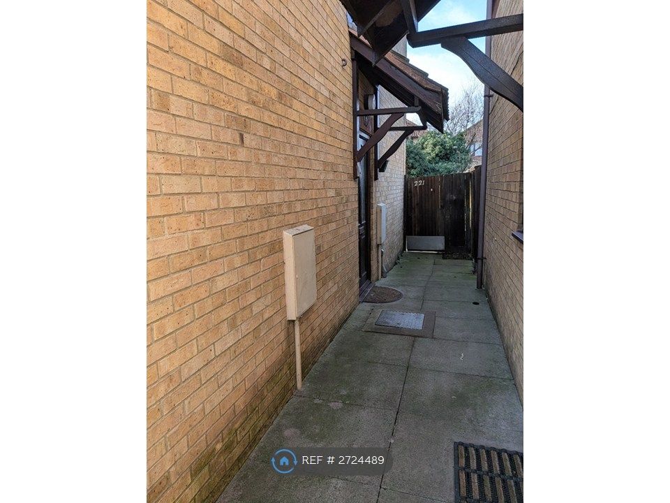 Property photo 3 of 20 Front Door With Gate Access To The Garden