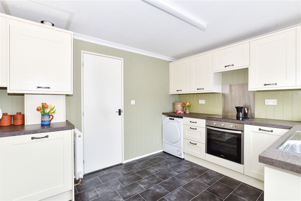 Property photo 2 of 11 Kitchen