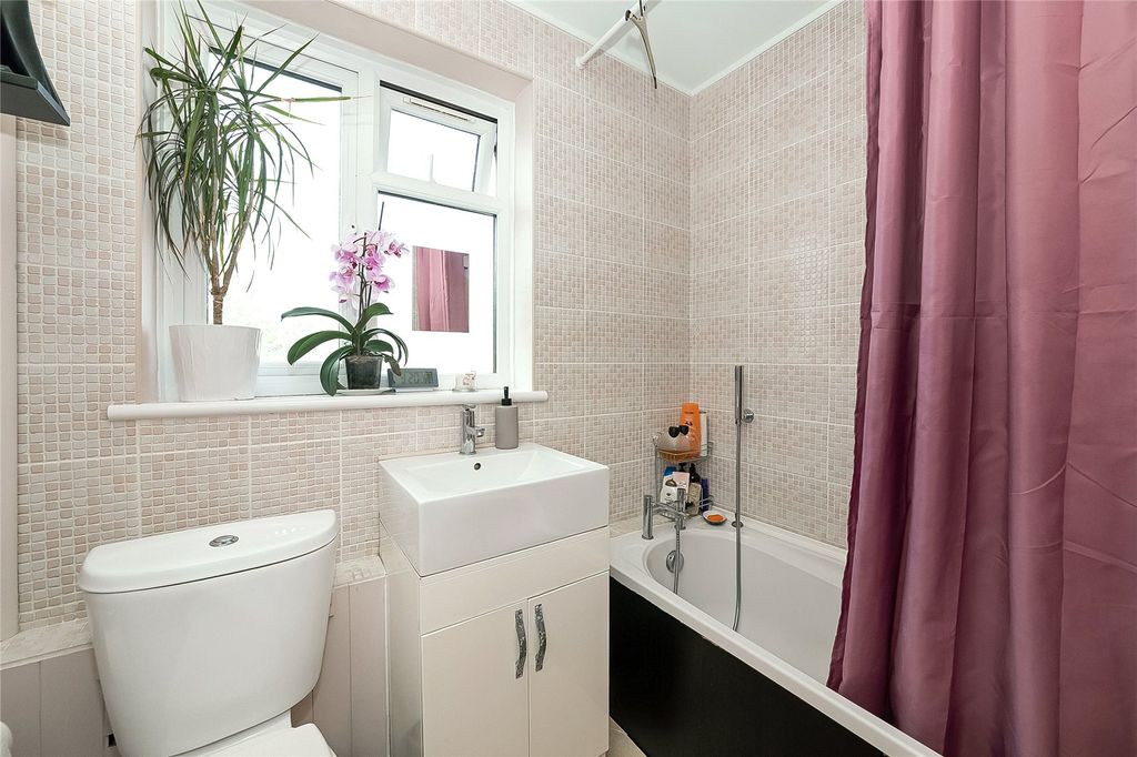 Property photo 3 of 8 Picture No. 05