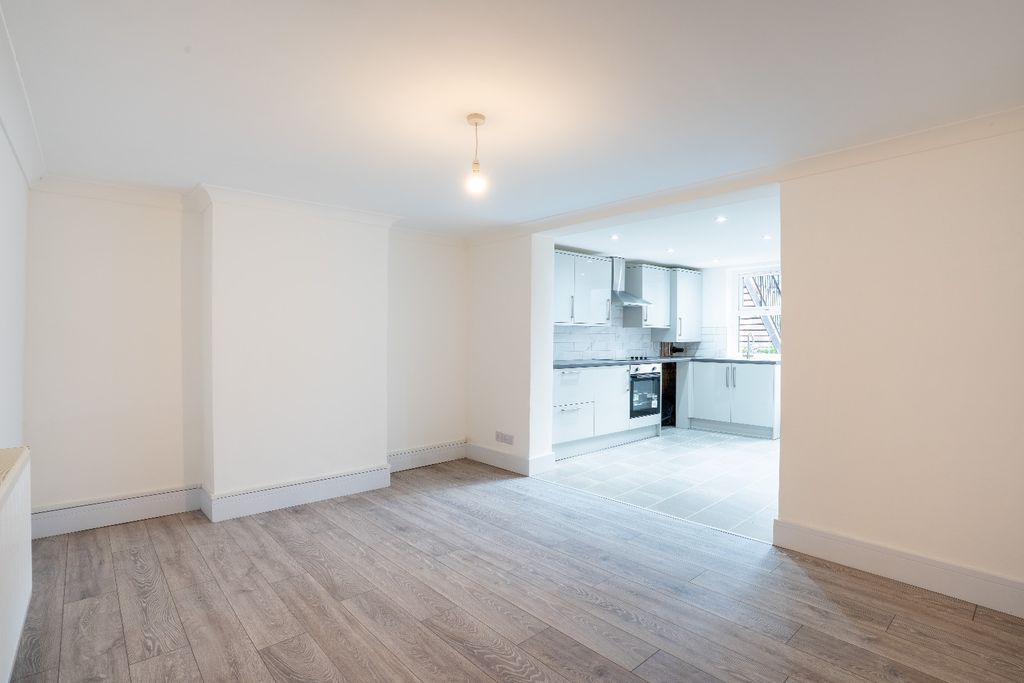 Property photo 1 of 10 4613811