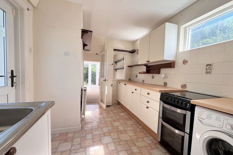 Property photo 3 of 19 Kitchen
