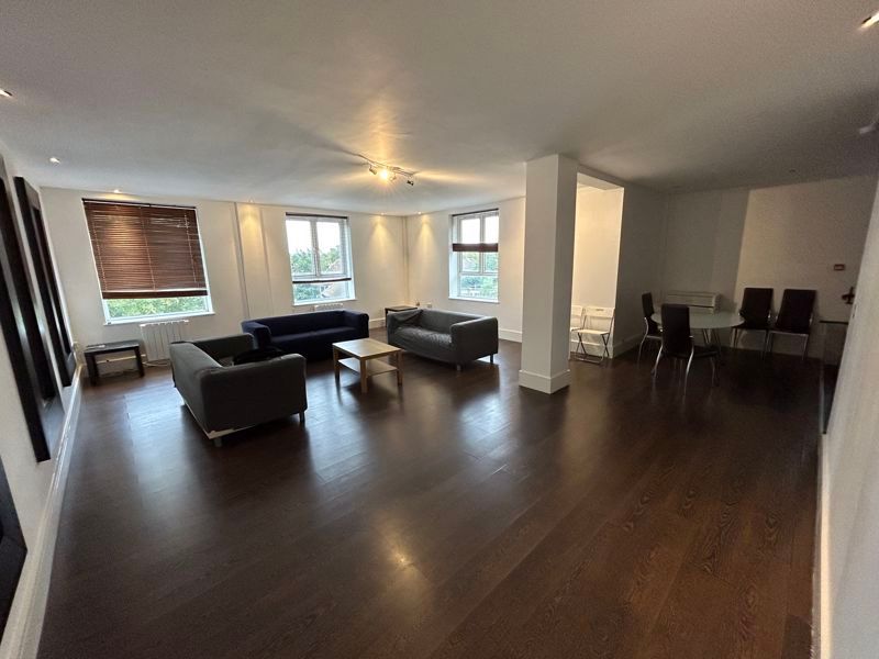 Property photo 1 of 10 Photo 11