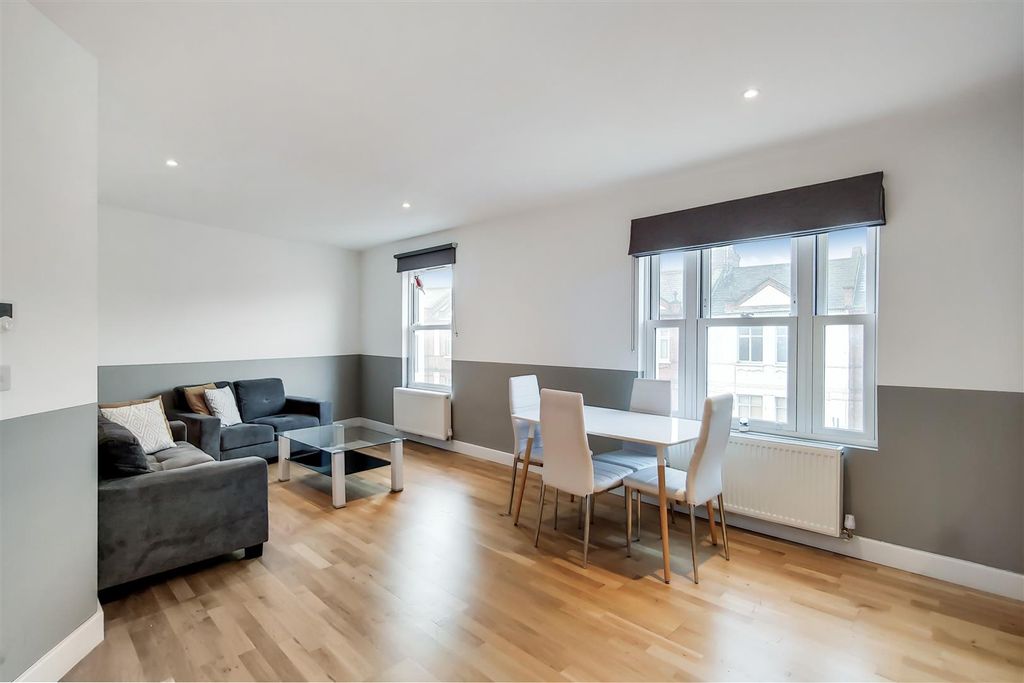 Property photo 3 of 13 4_Kitchen-Reception-2.Jpg