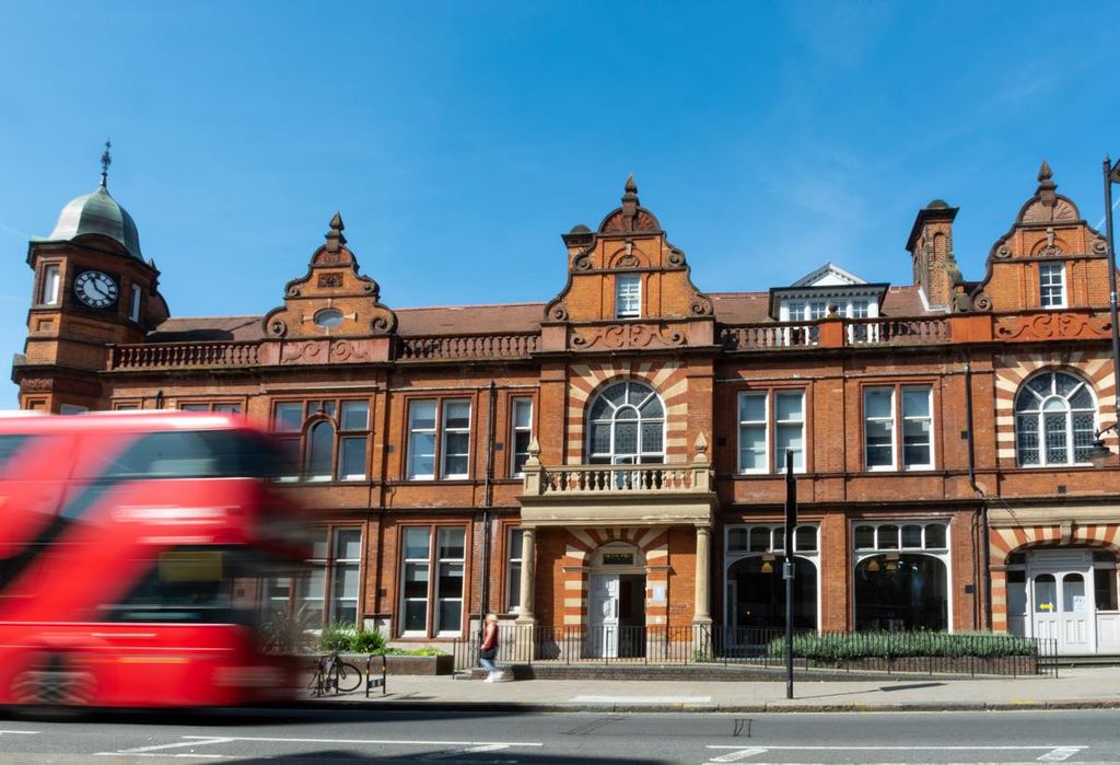 Property photo 1 of 8 Tottenham Front Cover_.Png