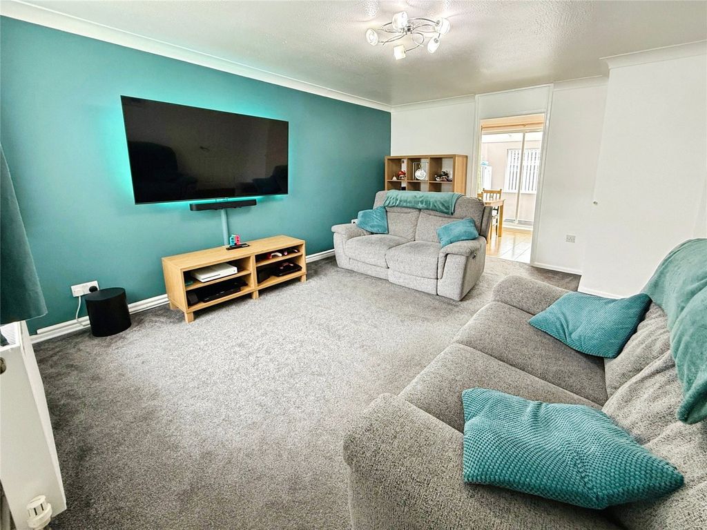 Property photo 2 of 19 Lounge