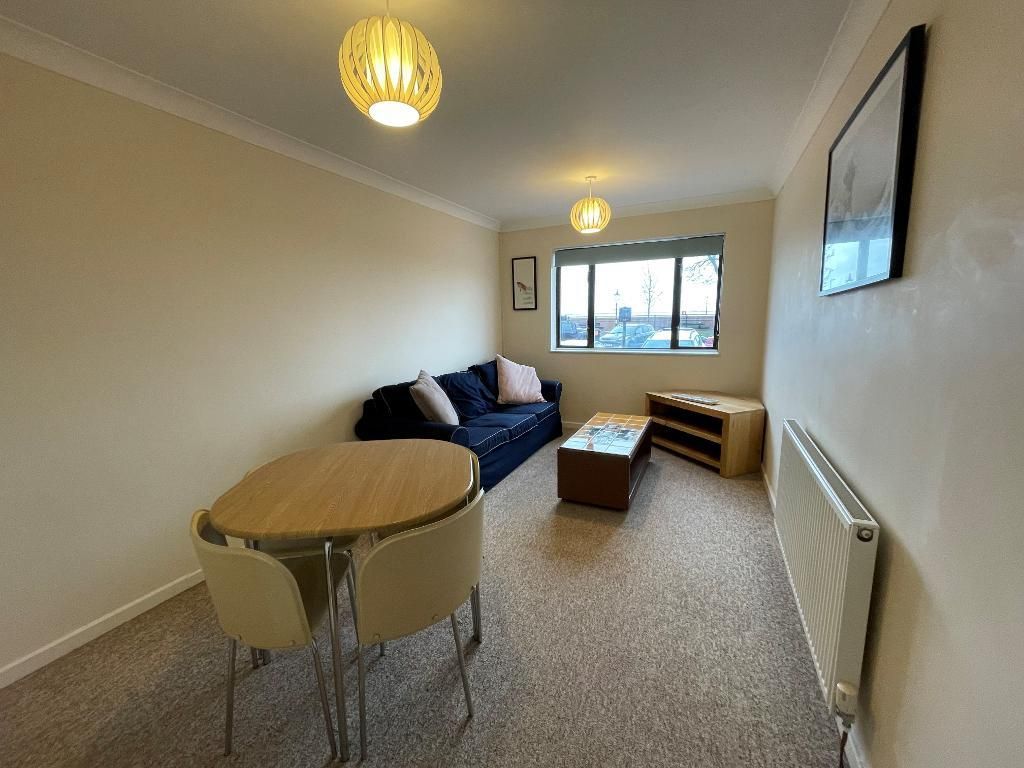 Property photo 3 of 6 Lounge