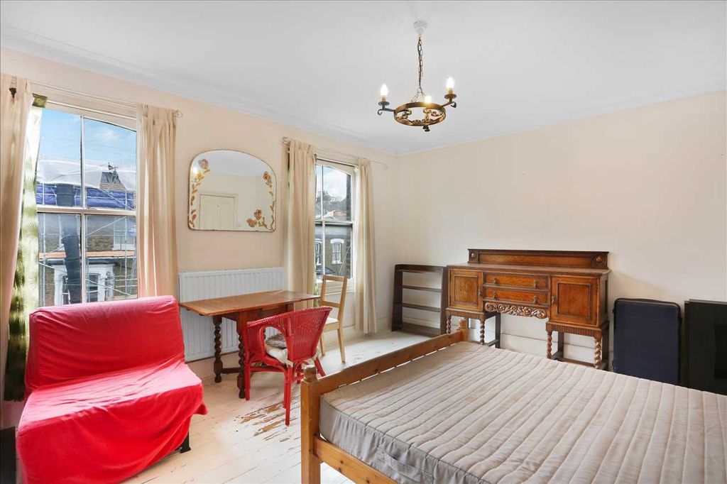 Property photo 3 of 17