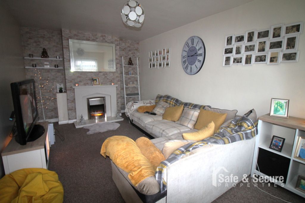 Property photo 2 of 12 Living Room (1)