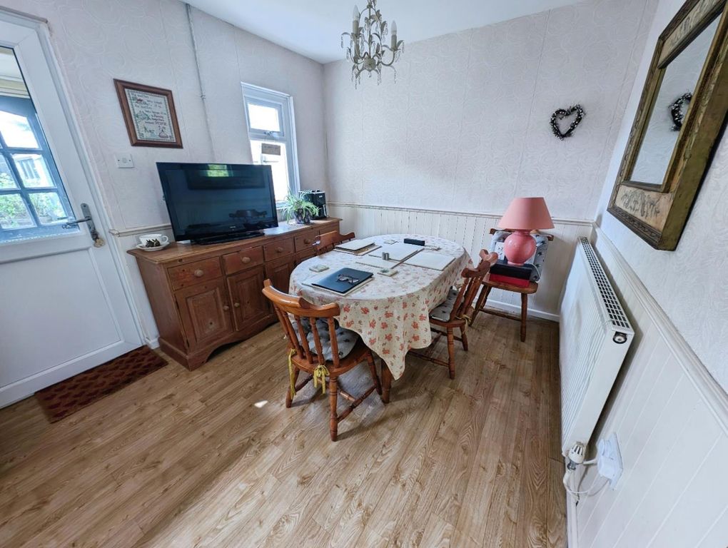 Property photo 3 of 11 Diner.Png