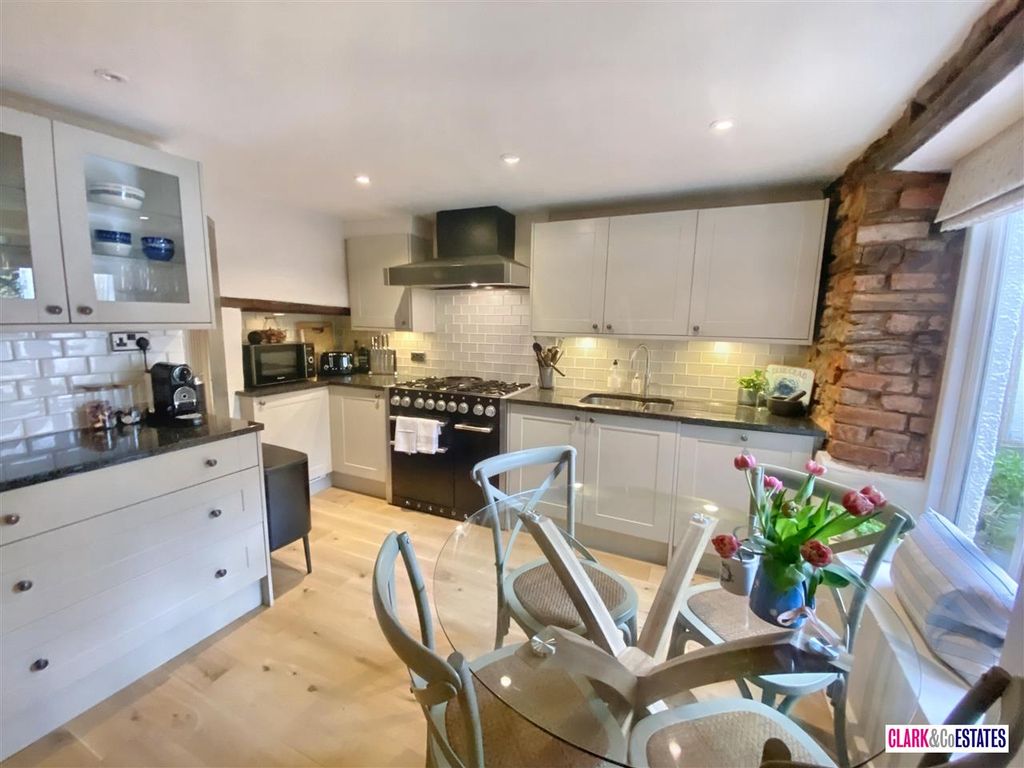Property photo 3 of 18 Kitchen