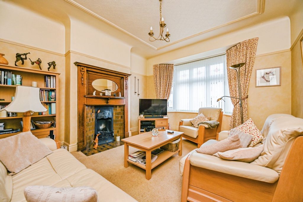 Property photo 2 of 20 Pbox-Img.Jpg