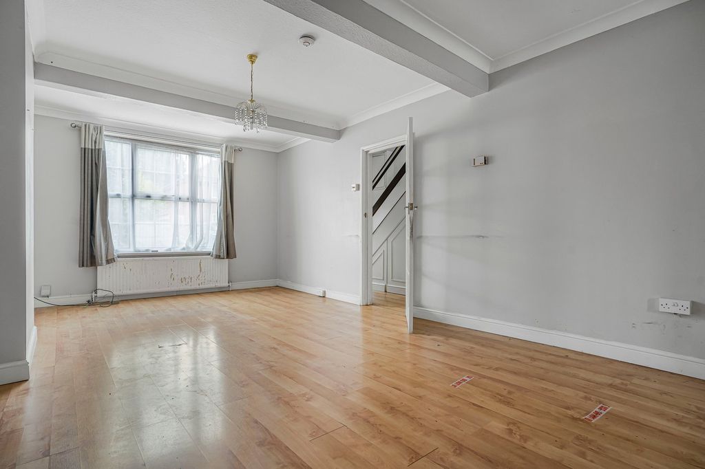 Property photo 2 of 20