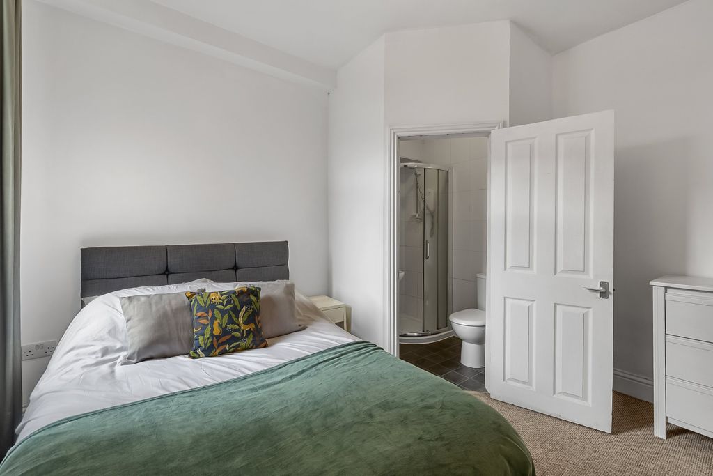 Property photo 1 of 5 0011