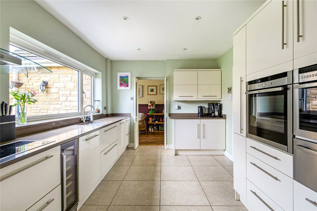 Property photo 3 of 14 Kitchen