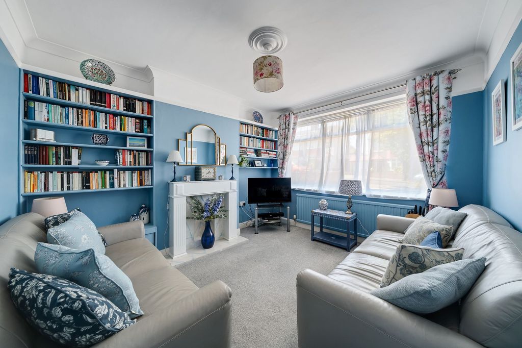 Property photo 2 of 16