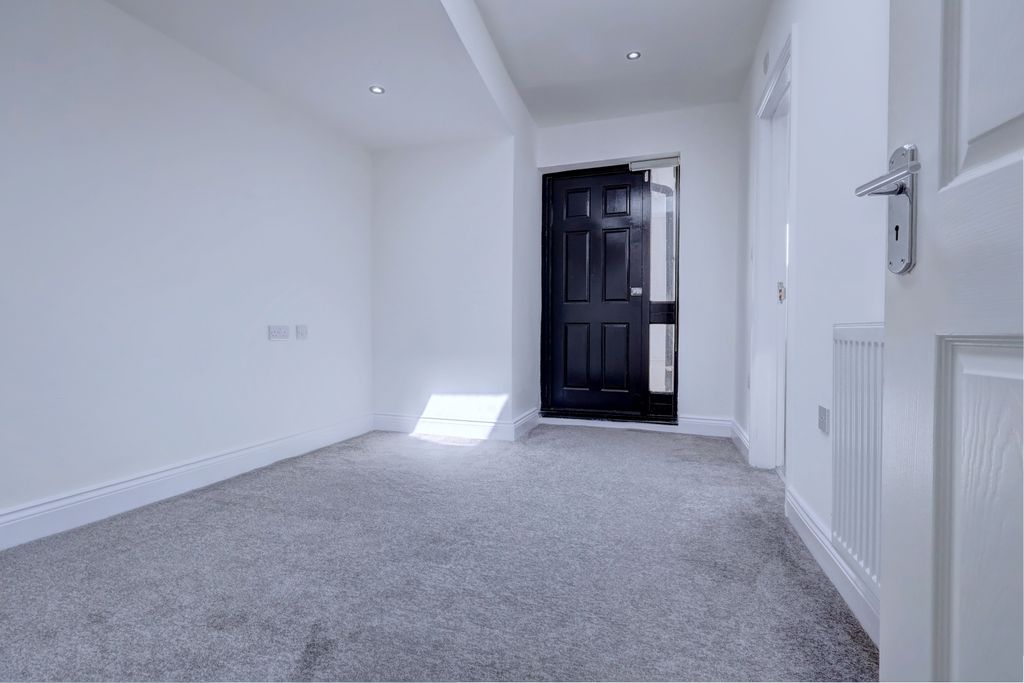 Property photo 3 of 7 Picture No. 17