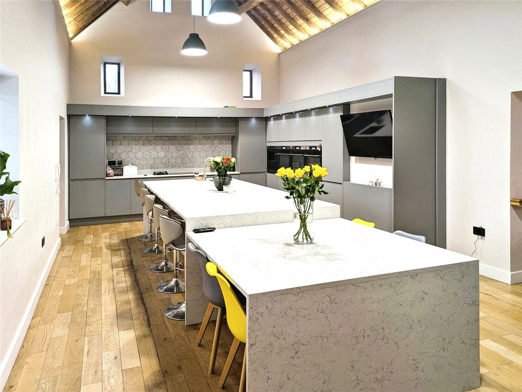 Property photo 3 of 33 Dining Kitchen