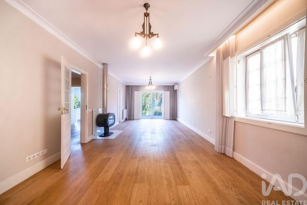 Property photo 2 of 38