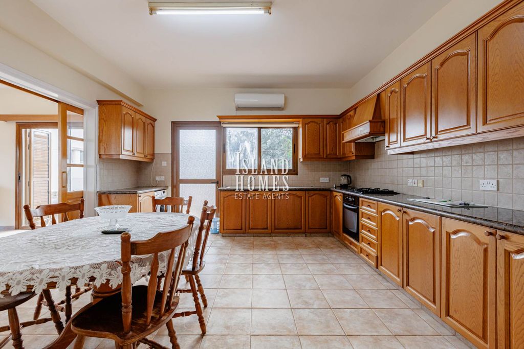 Property photo 3 of 31