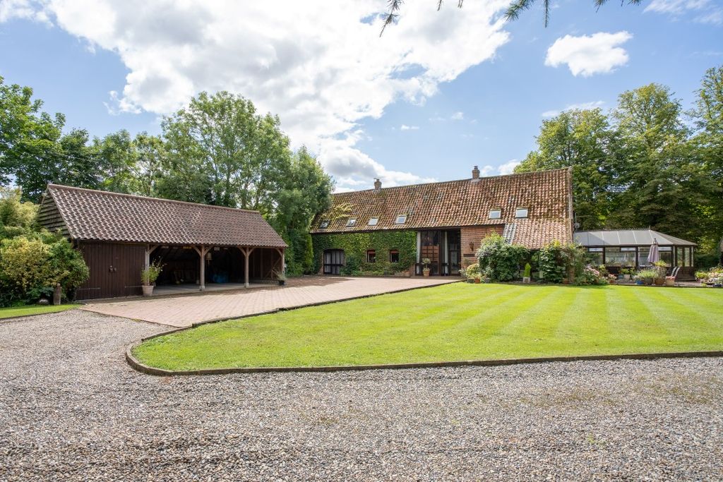 Property photo 2 of 36