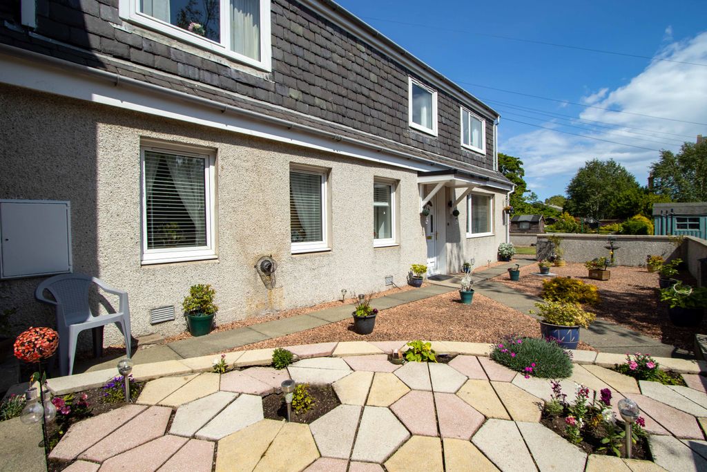 Property photo 3 of 33