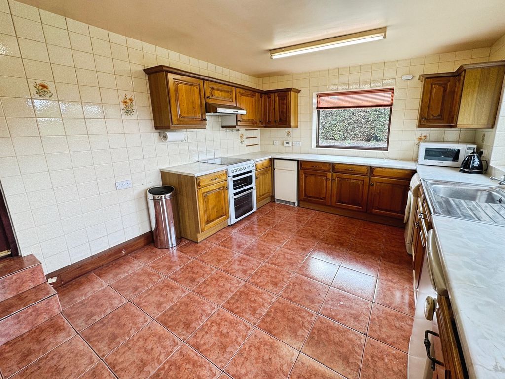 Property photo 2 of 14 Photo 12