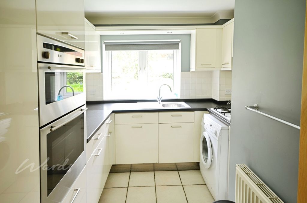 Property photo 2 of 11 Bridge Kitchen