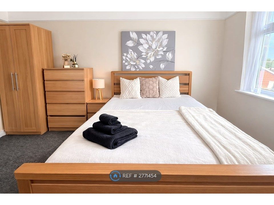 Property photo 2 of 31 P1 Bedroom