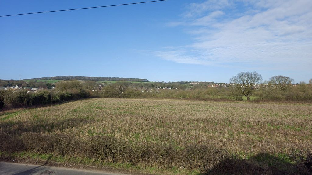 Property photo 3 of 27 Advert-09