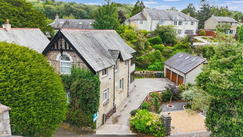 Property photo 1 of 39
