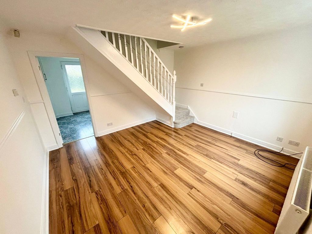 Property photo 3 of 7 Lounge