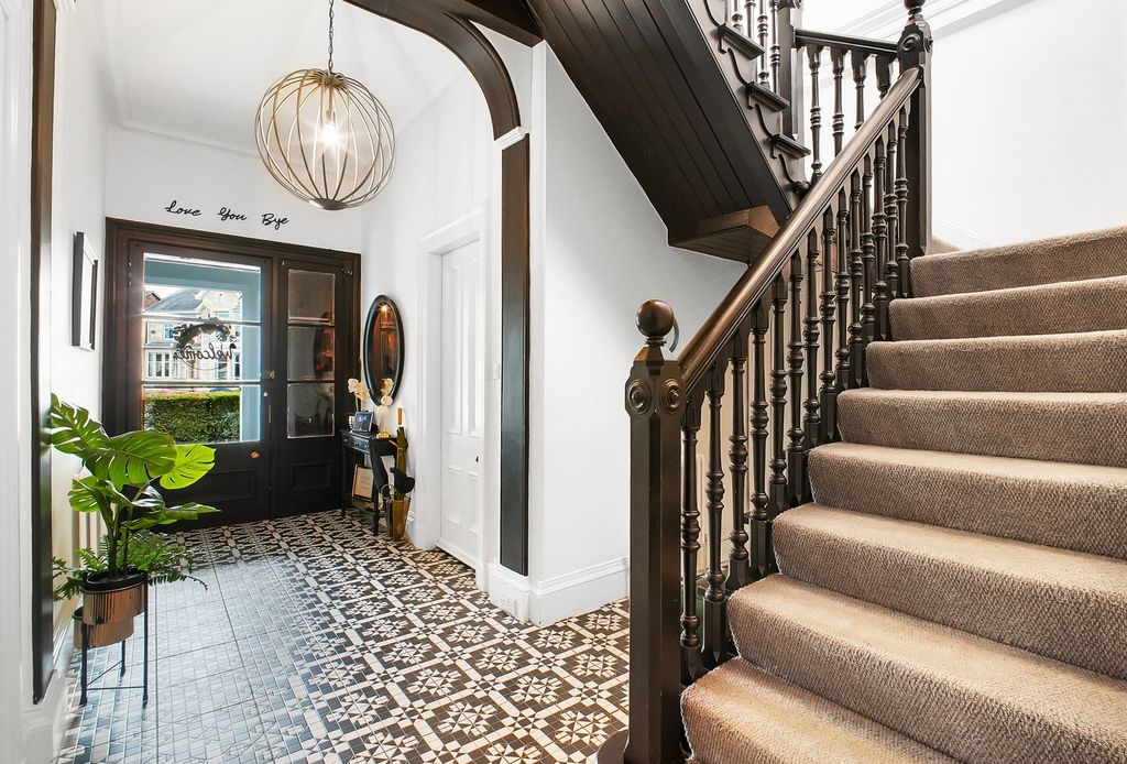 Property photo 2 of 23