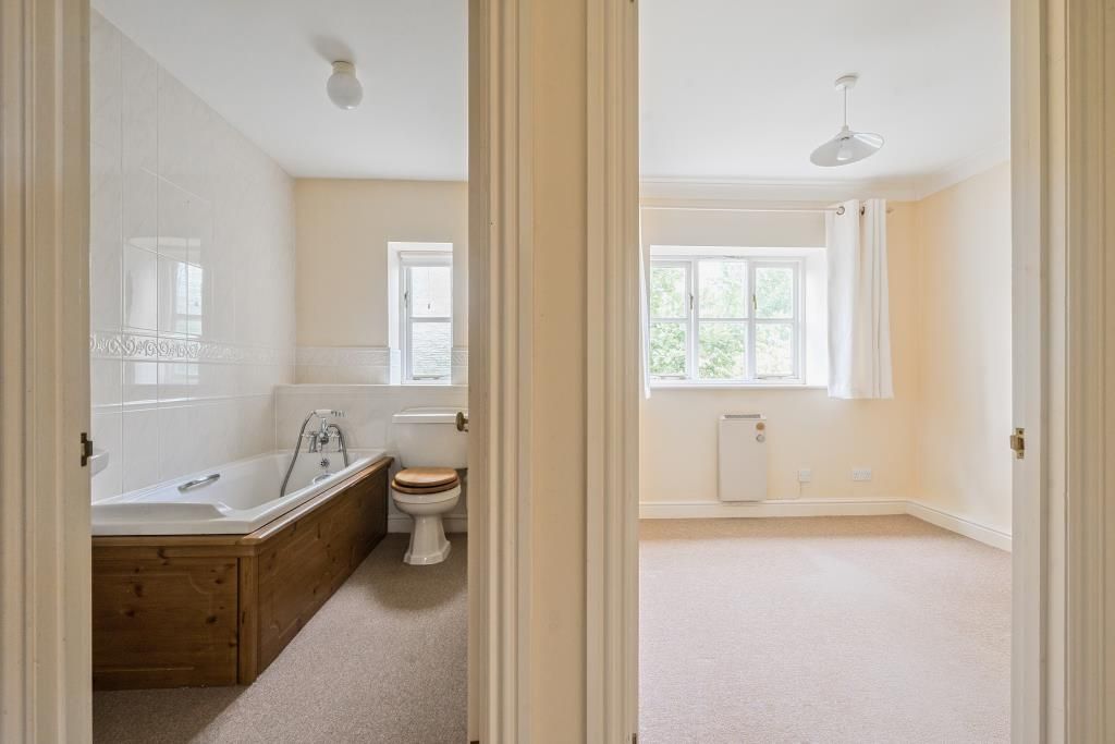 Property photo 3 of 20 Bathroom
