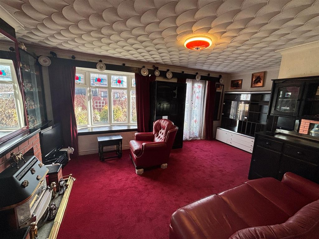 Property photo 3 of 15 Lounge