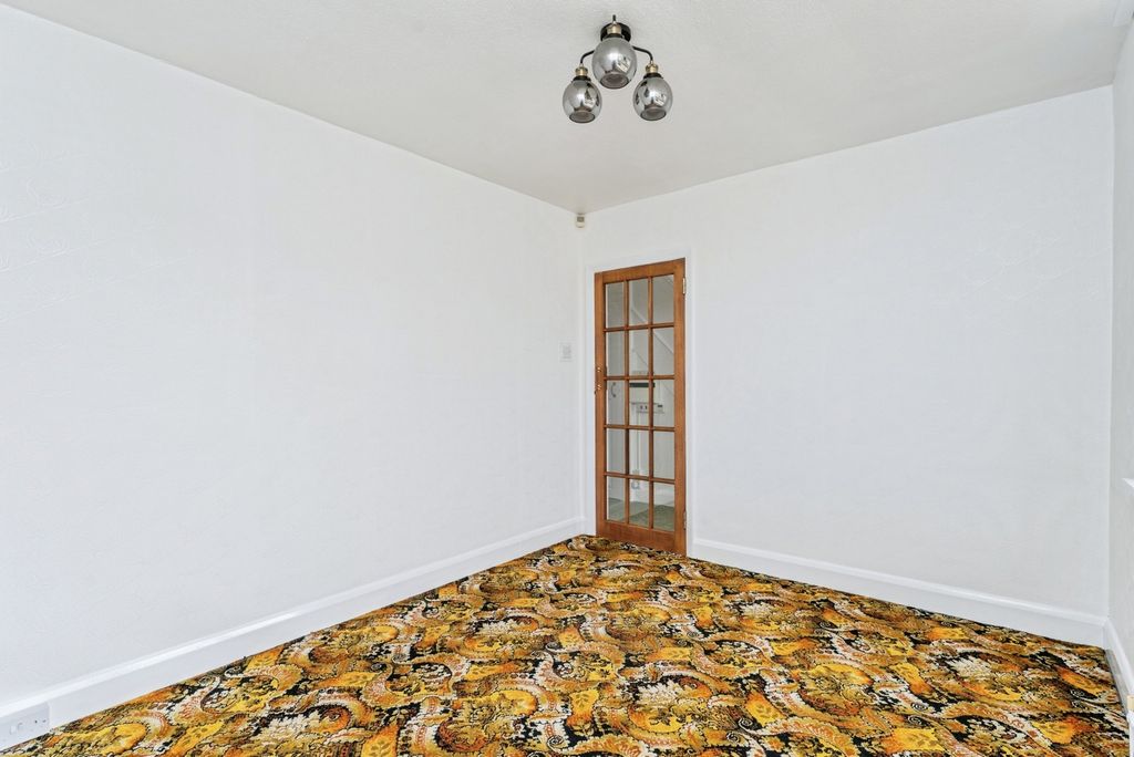 Property photo 3 of 18 Sitting Room