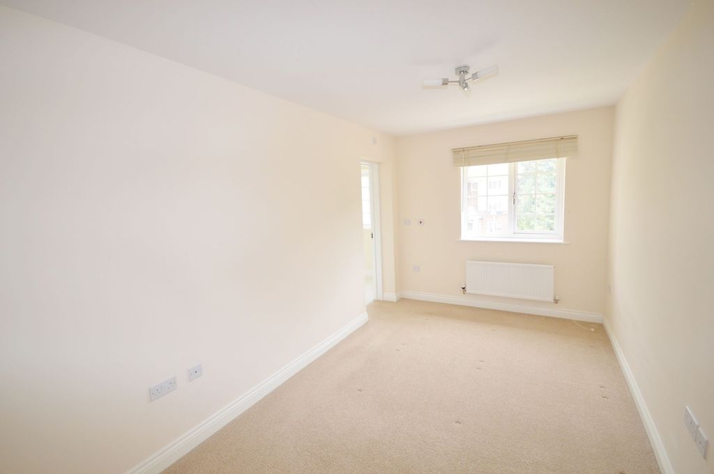Property photo 3 of 8 Bedroom