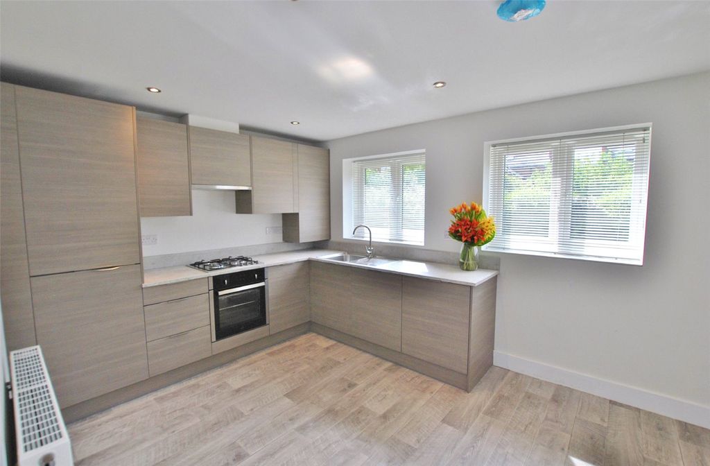 Property photo 2 of 7 Photo 02