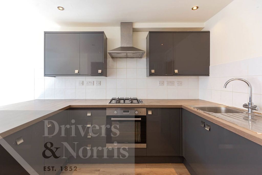 Property photo 3 of 8 Picture No. 02