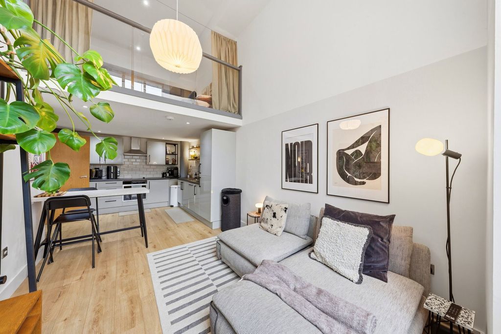 Property photo 1 of 27