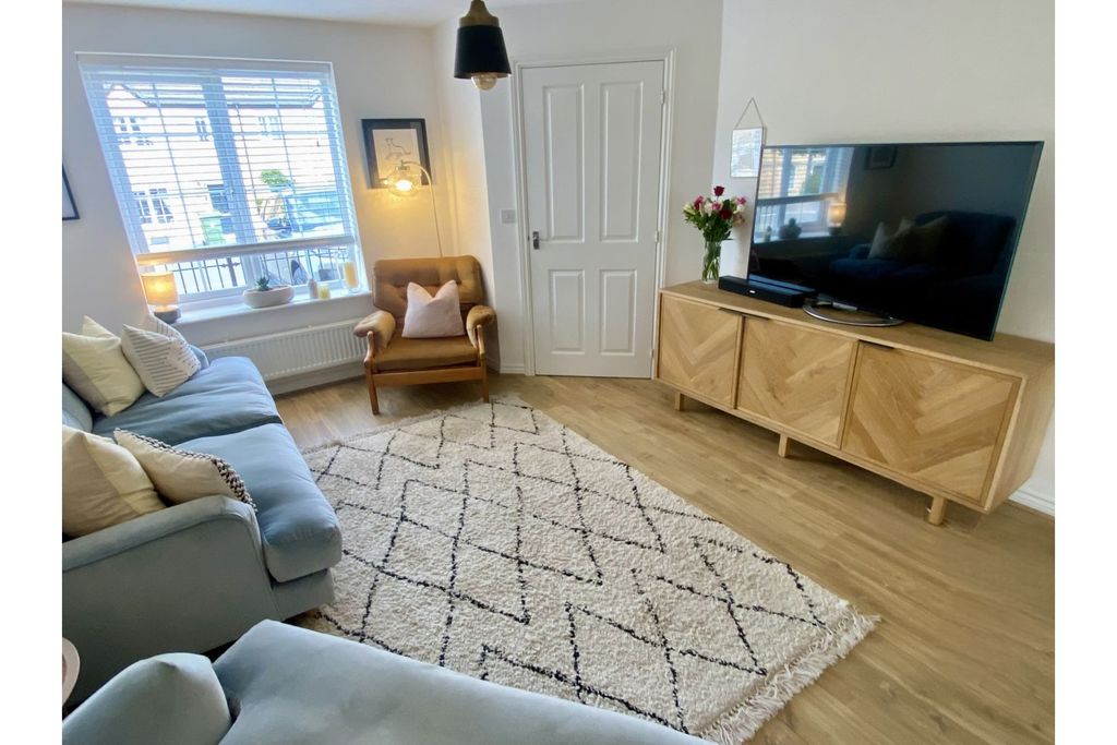 Property photo 3 of 16 Lounge
