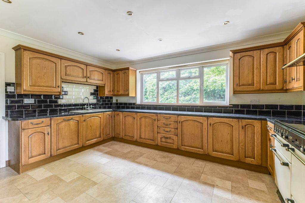 Property photo 3 of 18 Kitchen
