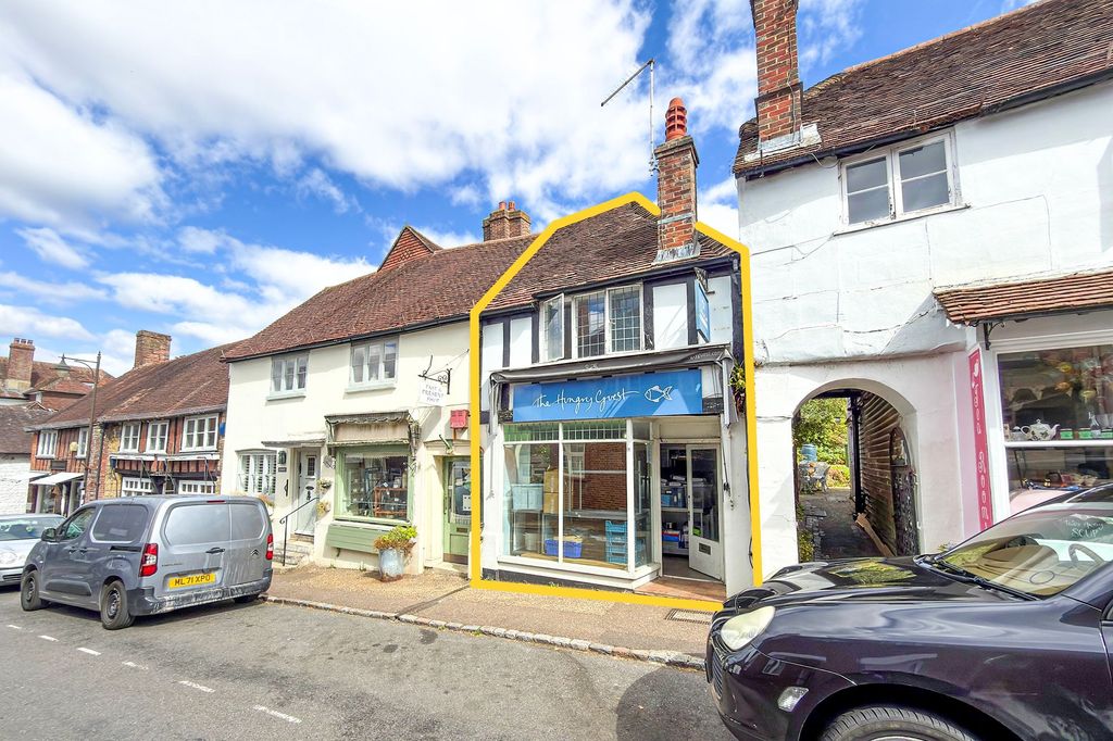 Property photo 2 of 19 Puttnam, High Street, Petworth, Gu28 0Au